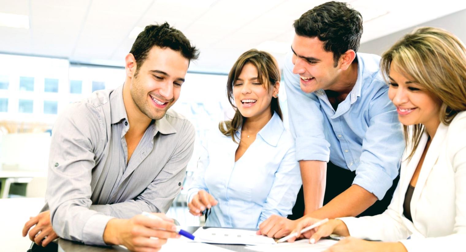 Arbetsmöte där Zentraxon Zen-teamet diskuterar kundspecifika analysmodeller